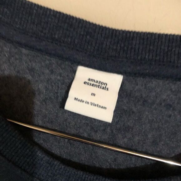 📳 Amazon Essential | NEW Navy Blue Crewneck - Picture 2 of 3